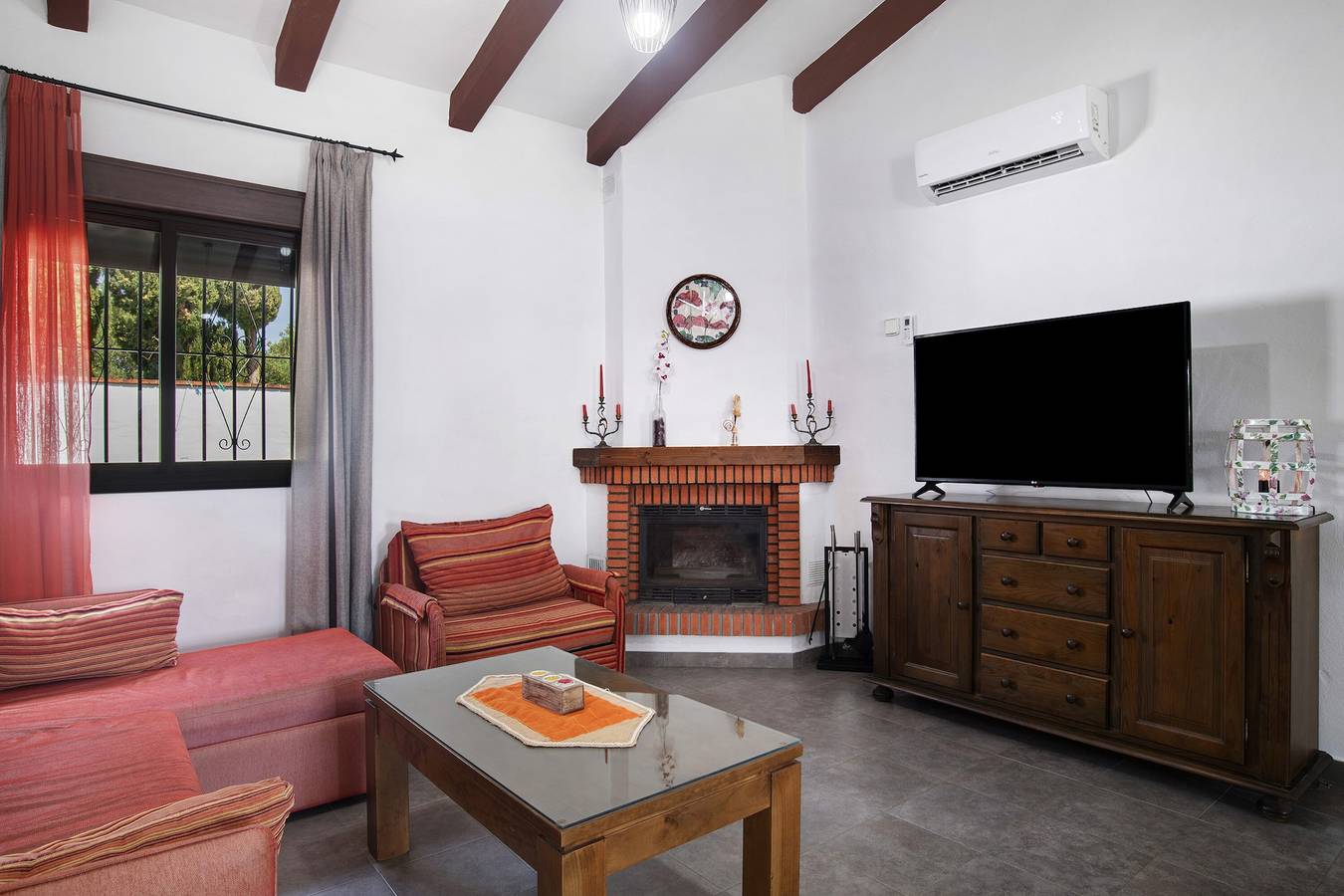 Holiday Home 'Villa Mendoza Olivo' with Private Pool, Wi-Fi and Air Conditioning in Conil de la Frontera, Costa de la Luz