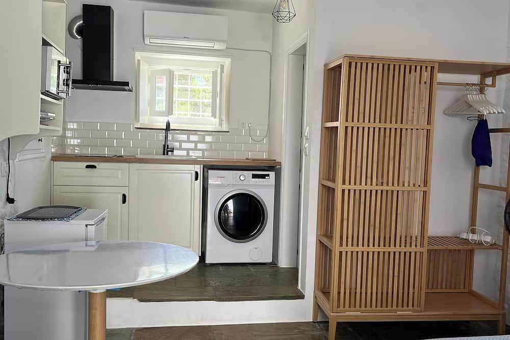 Appartement entier, Brigitte house . joli Studio avec très belle vue  petite cour intérieur in Hydra