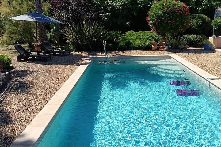 Ferienhaus für 4 Personen, mit Terrasse und Garten in Cogolin