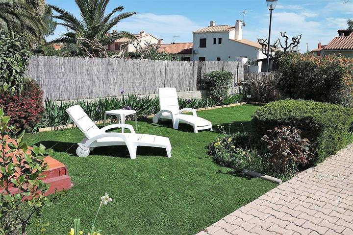 Gîte pour 6 personnes, avec terrasse et jardin dans Saint-Cyprien-Plage - 2