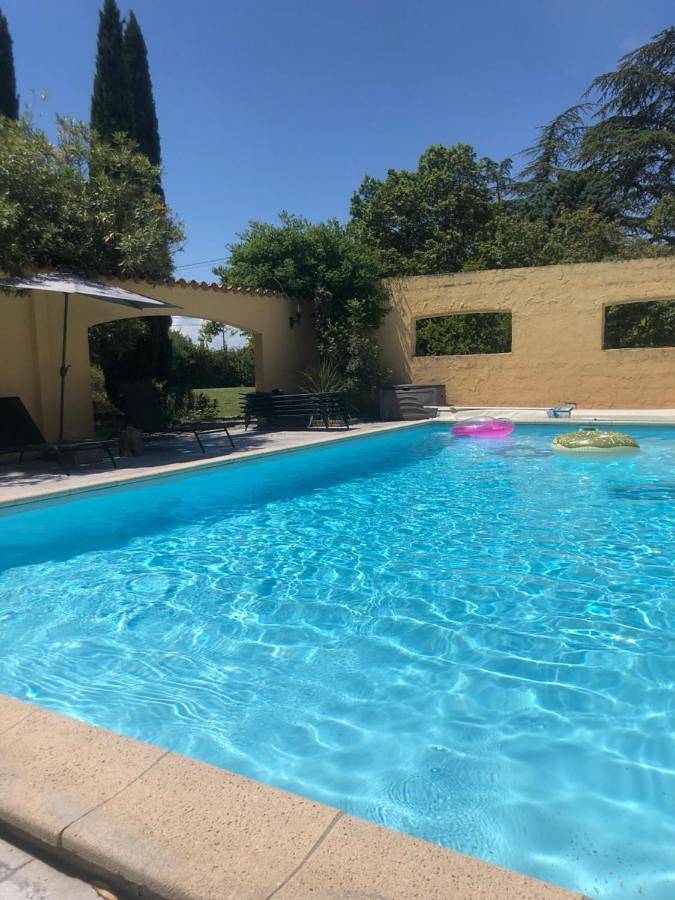 Ferienhaus für 4 Personen, mit Terrasse und Garten sowie Pool