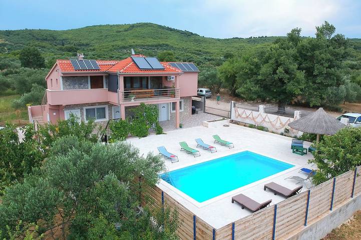 Ferienhaus für 10 Personen, mit Garten