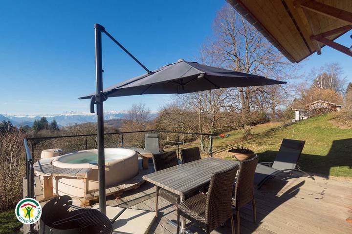 Maison de vacances pour 2 personnes, avec Jacuzzi et Terrasse ainsi que Jardin et Vue à Saint-Martin-d'Uriage