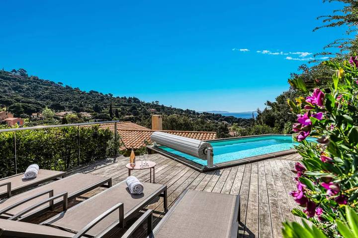 Villa voor 8 personen, with zwembad and uitzicht as well as tuin in Le Lavandou