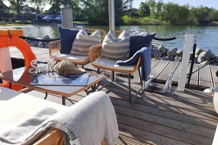 Hausboot für 4 Personen, mit Balkon an der Müritz