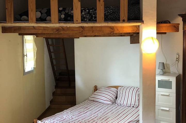 Gîte pour 4 personnes, avec jardin ainsi que piscine et terrasse à Le Puy-Sainte-Réparade - 2