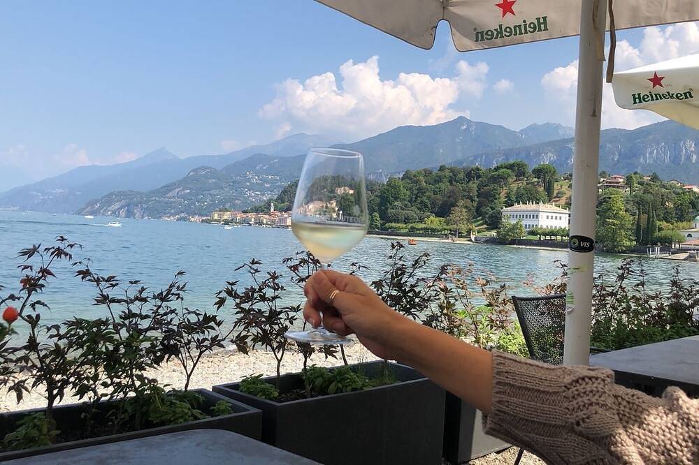 Villa D'Alba with spectacular views of the mountains and Lake Como King suite in Civenna, Comune di Bellagio