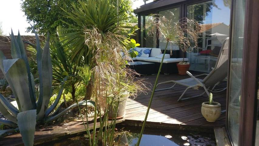 Location de vacances pour 2 personnes, avec Terrasse et Jardin ainsi que Piscine et Vue à La Jarne