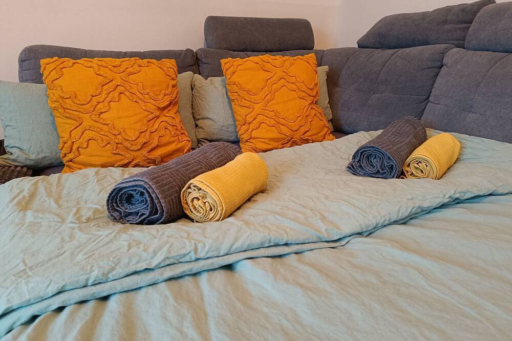 Ganze Wohnung, Stilvolle Ferienwohnung mit Fasssauna und Hot Tub in Laubach, Vogelsberg Region