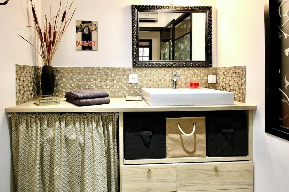 Appartement entier, Un cocon pour deux au coeur du vieux Pézenas in Pézenas, Côte d'Améthyste