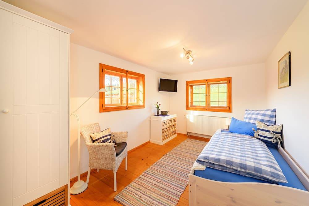 Landsitz Rocky Docky, 5-Sterne-Ferienhaus in Alleinlage am Niedersonthofener See in Waltenhofen, Bayerisch Schwaben