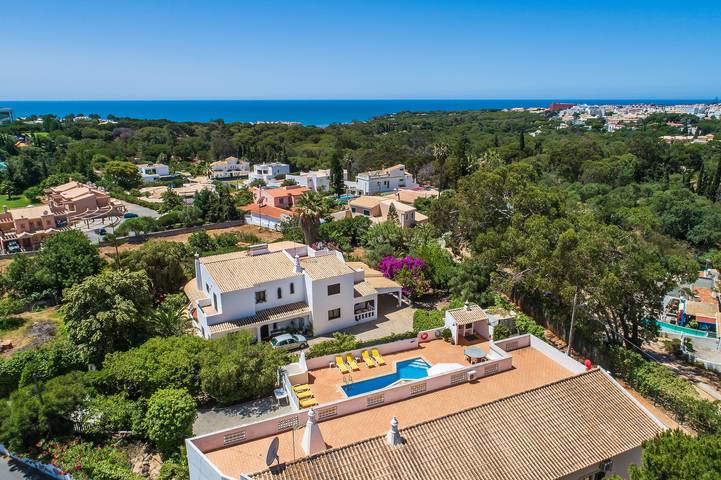 Villa voor 9 personen, met terras in Olhos de Água