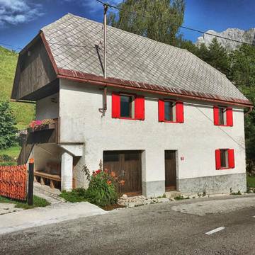 Gîte pour 6 personnes, avec jardin et vue, animaux acceptés à Bovec