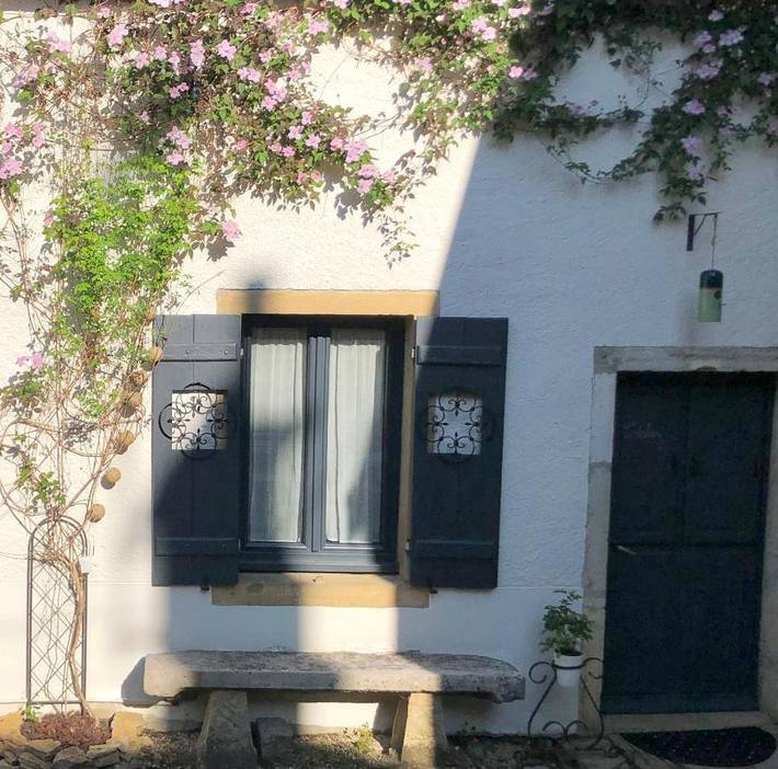 Gîte pour 2 personnes, avec jardin ainsi que terrasse et vue à Couchey