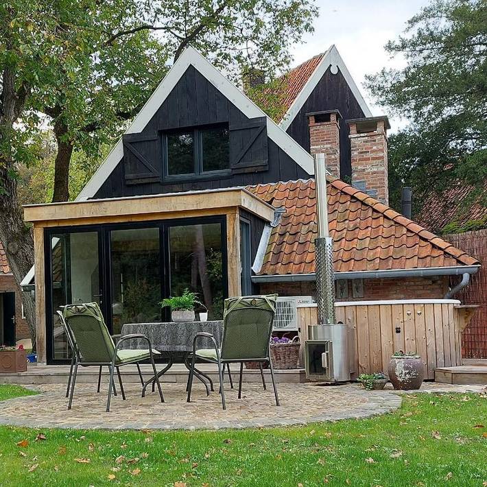 Ferienhaus für 2 Personen, mit Whirlpool und Terrasse sowie Garten und Ausblick