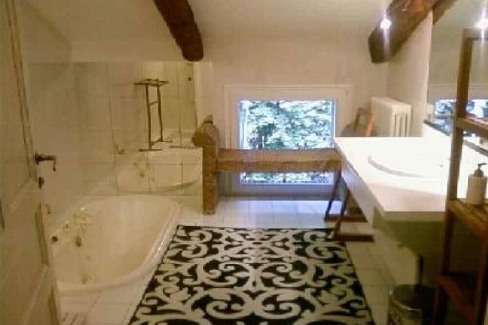 Charmant Mas  de campagne Provençal en pierres avec piscine privée in Orange, Vaucluse