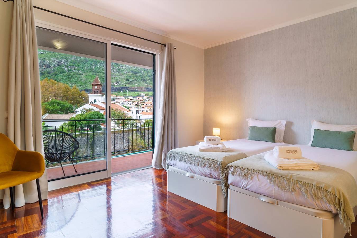 Ganze Wohnung, Ferienwohnung für 4 Personen mit Balkon in Machico, Madeira