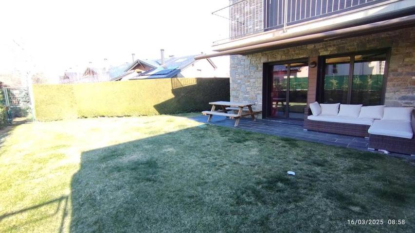 Gîte pour 3 personnes, avec Terrasse ainsi que Jardin et Vue à Bourg-Madame