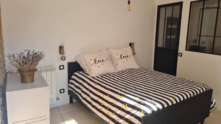 Location de vacances pour 3 personnes, avec Terrasse ainsi que Jardin et Vue à Beaumont-du-Ventoux