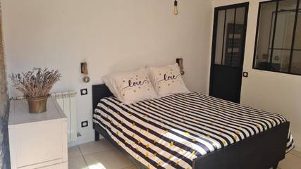 Location de vacances pour 2 personnes, avec vue ainsi que terrasse et jardin à Beaumont-du-Ventoux