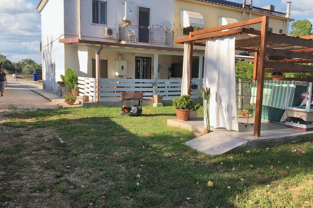 Apartamento entero, Homerez - Apto. Cioccatelli - Jardín, Parking in Latina (Italia), Agro Pontino