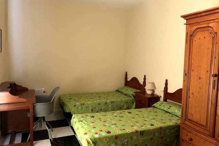 Gîte pour 10 personnes, avec terrasse et jardin, animaux acceptés à Lora del Río - 4