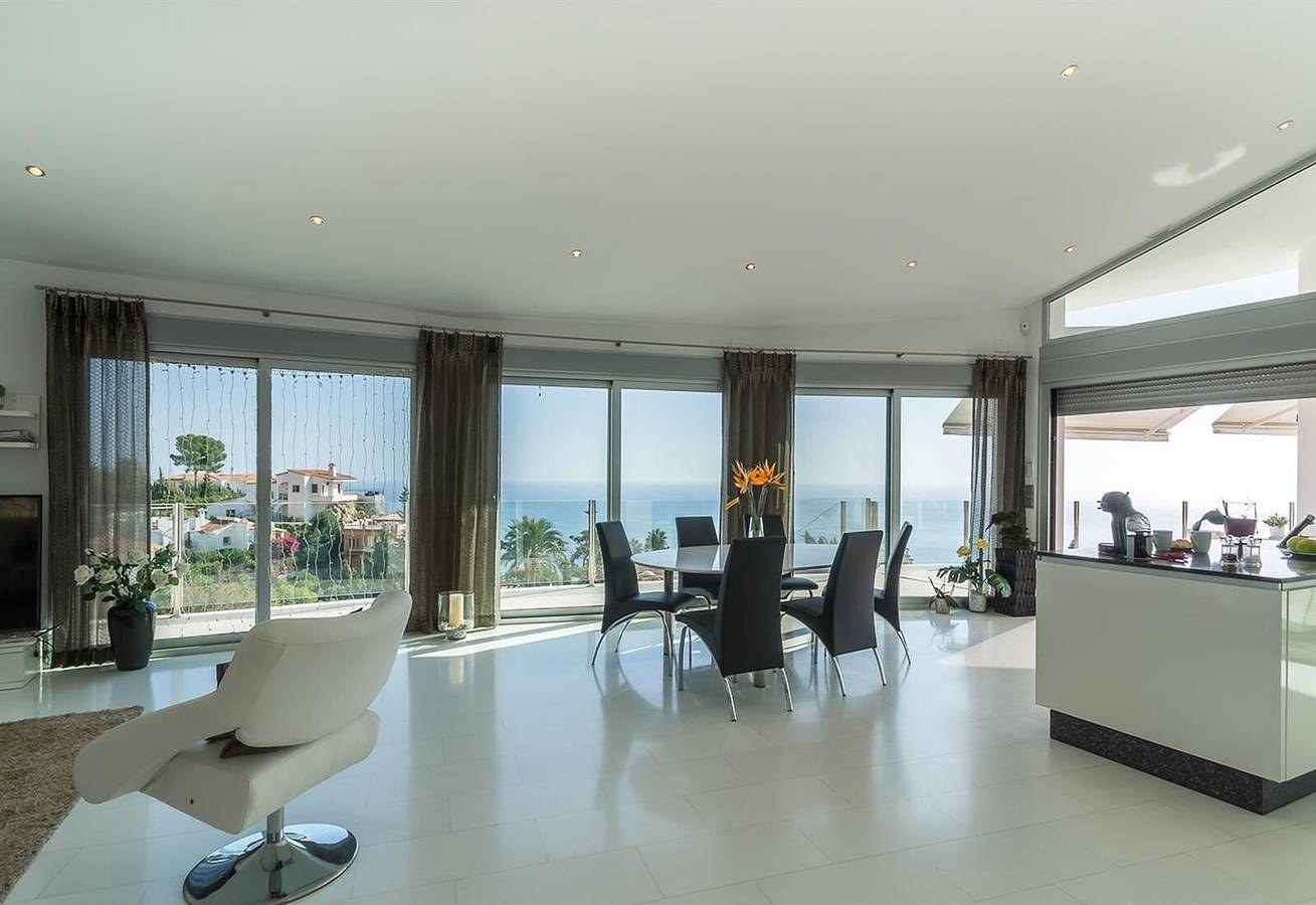 Villa "Dorada" with Sea View, Private Pool & Wi-Fi in Monte de los Almendros, Salobreña