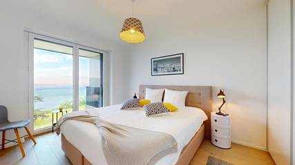 Gîte pour 2 personnes, avec vue sur le lac et vue ainsi que piscine et balcon à Puidoux