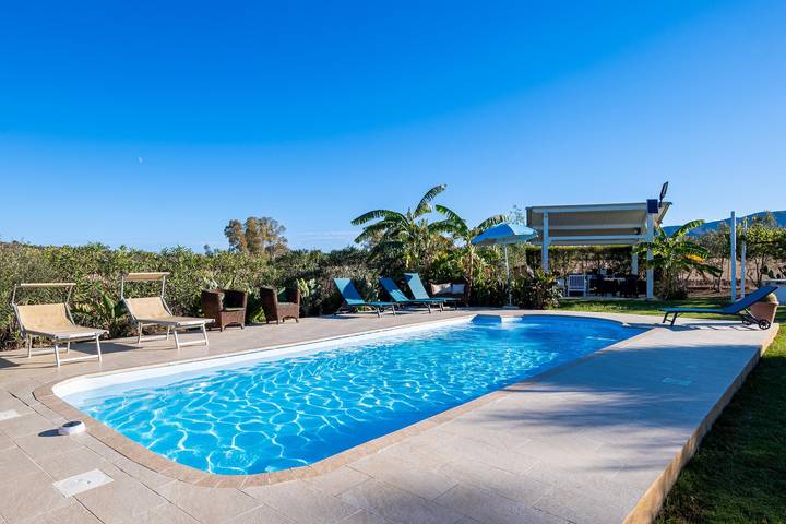 Location de vacances pour 12 personnes, avec piscine à Castiadas - 2
