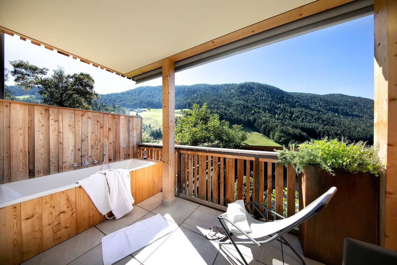 Schöne Ferienwohnung "Sonnleiten Sonnenadler 2" mit Blick auf die Berge in Steinegg (Karneid), Karneid