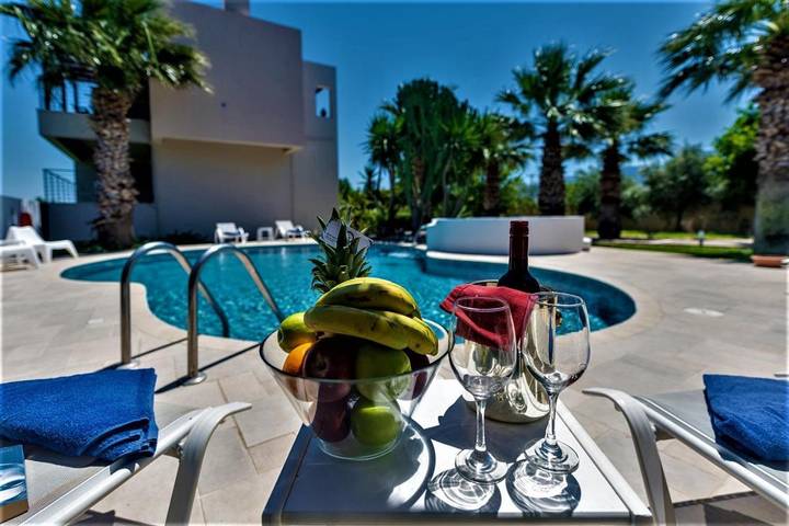 Ferienhaus für 12 Personen, mit Balkon und Terrasse sowie Garten und Pool