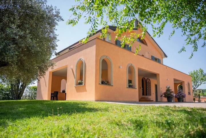 B&b per 2 persone, con panorama e giardino in Volta Mantovana