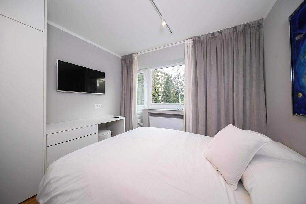 Entire apartment, Diamond Apartment | 105 Sqm | Luxury | Balcony in Neuss, Düsseldorf region