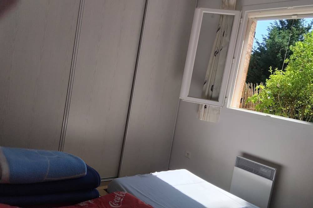 Ground floor of villa with private garden for 2. Sports enthusiasts welcome! in Quinson, Verdon Regional Natural Park