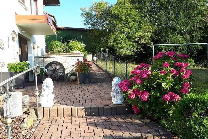 Ferienwohnung für 3 Personen, mit Terrasse und Garten - 1