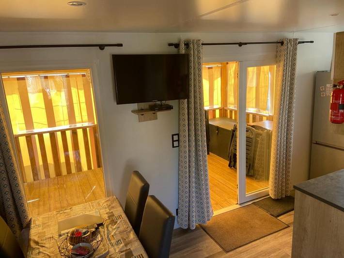 Location de vacances pour 6 personnes, avec jacuzzi ainsi que jardin et piscine dans Luna Park La Palmyre - 3
