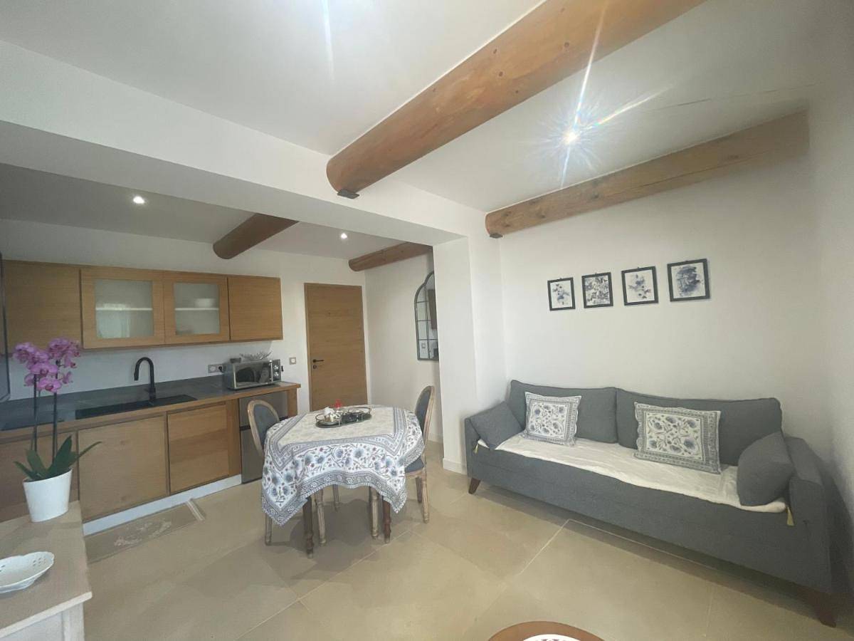 Double Room with Terrace in Gréoux-les-Bains, Parc naturel régional du Verdon
