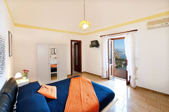 Villa mit herrlichem Blick auf das Meer und die Küste von Amalfi.Parkplatz in Conca dei Marini, Sorrento Coast