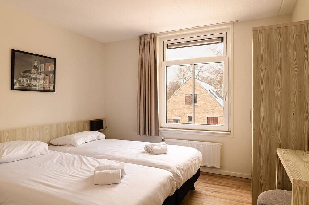 Detached house luxe - 6 bedrooms / 3 bathrooms in Maastricht, Hoge Kempen