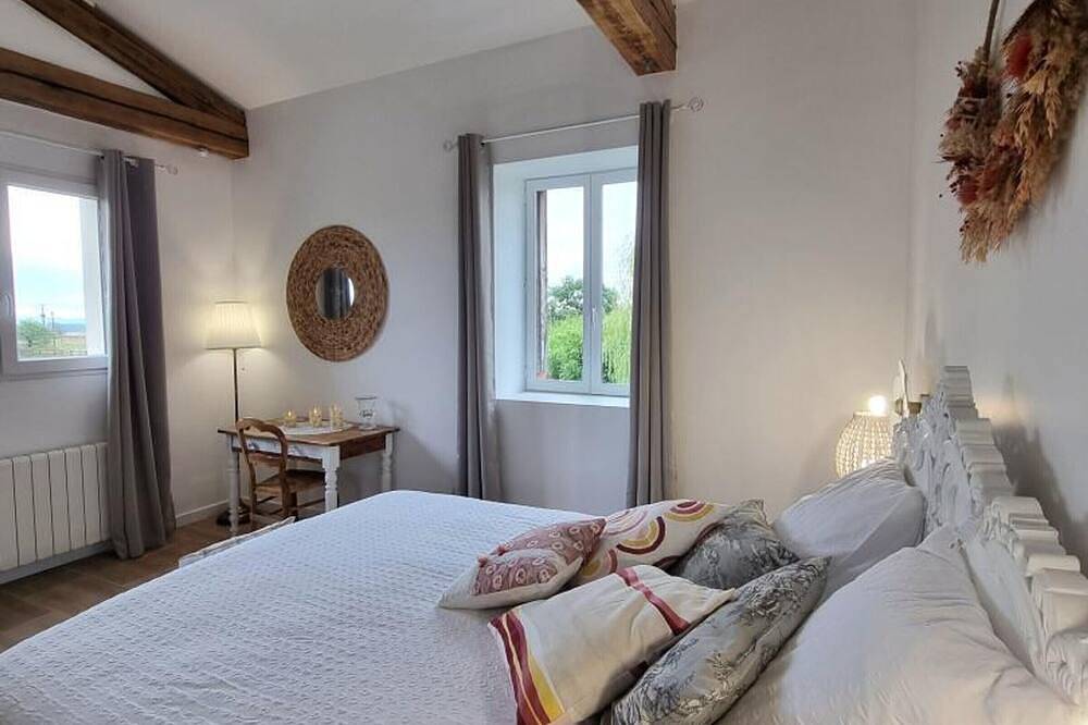 Gîte charmant de 5 pers. avec terrasse et nature à Précieux in Précieux, Montbrison