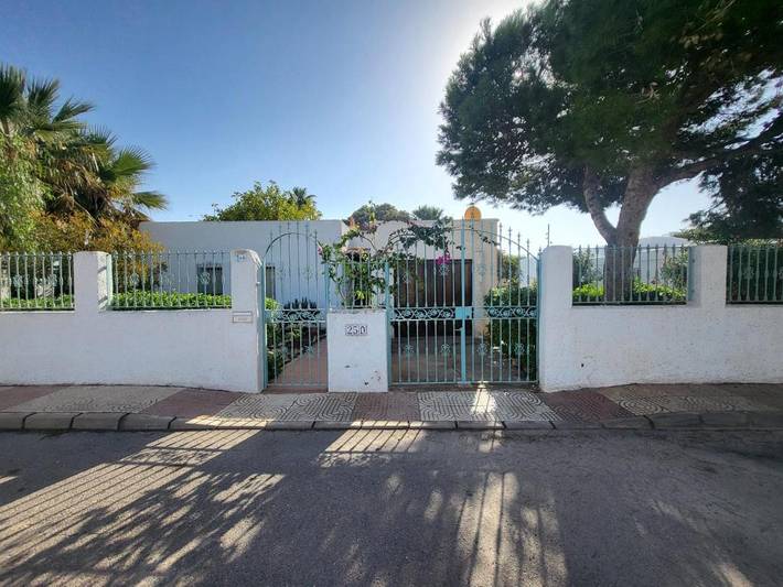 Casa de vacaciones para 6 personas, con vistas y jardín - 1