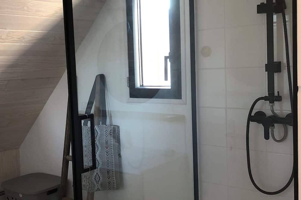 Entire apartment, Furnished studio in an atypical house with character. in Tréguier, Pink Granite Coast