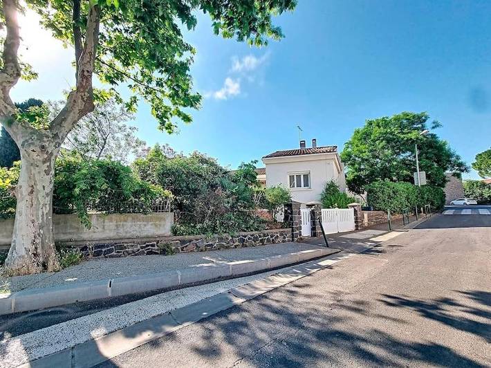 Location de vacances pour 10 personnes, avec piscine et jardin, adapté aux familles à Pinet (homonymie) - 2