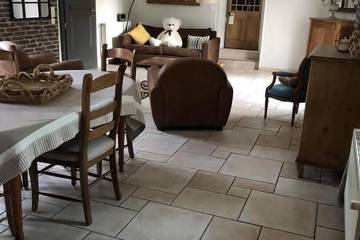 Location de vacances pour 8 personnes, avec jardin et jacuzzi à Carly