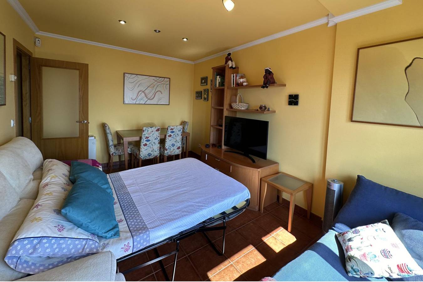 Apartamento vacacional entero, 2 Bed Apt Sleeps 4 - Two Tvs - Free Parking in Portonovo, Sanxenxo