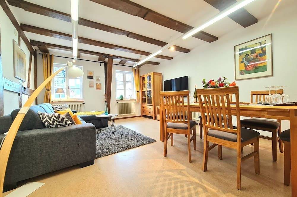 Ganze Wohnung, Avahome: Platz für 6, Wlan, Netflix, Nespresso, Parkplätze mitten in Kandel in Kandel, Rheinebene