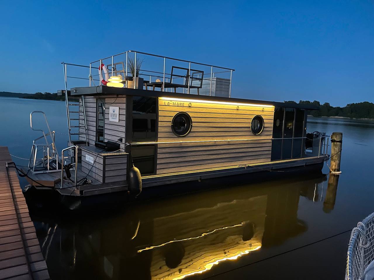 Détendez-vous sur la péniche "Hafenprinz" in Travemünde, Baie de Lübeck