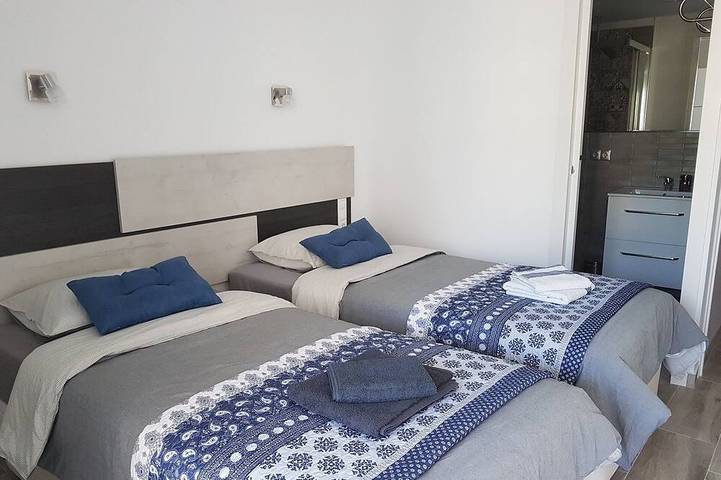 Apartamento entero, Fabulosa de lujo apartamento 100m y 50m a la playa , vista del mar , 2 terraza in El Barrio, San Juan Playa (Alicante)