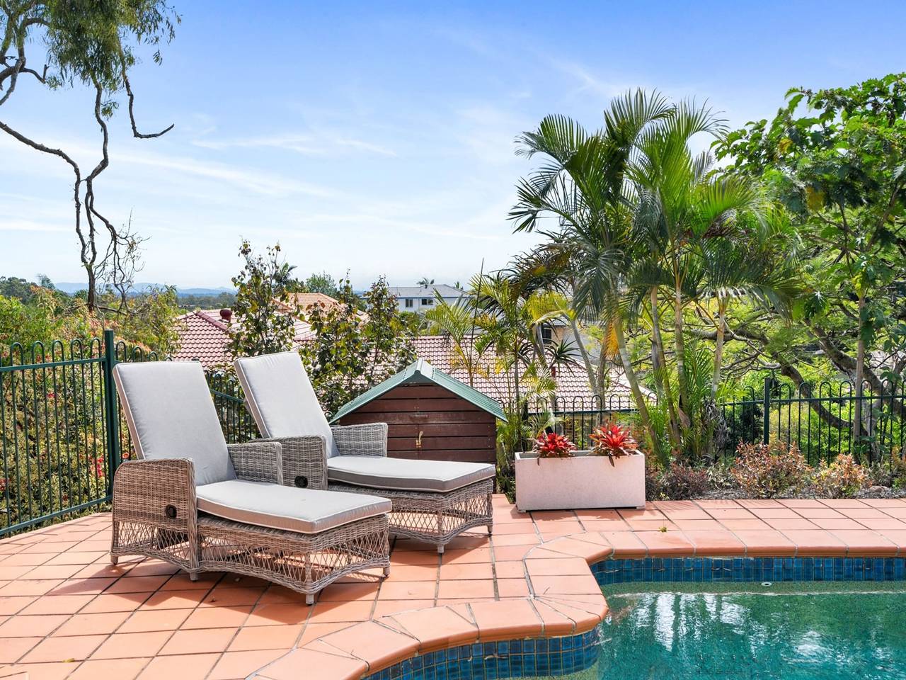 Entire apartment, Peaceful Family Home: 4-Bed, Pool, Alfresco Dining in Brisbane, Queensland