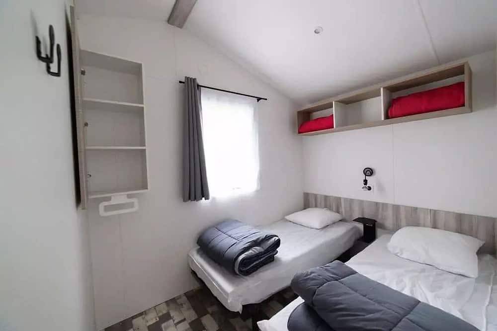 Mobil-home - 24m² - 2 chambres - Terrasse - 4 personnes in Bénodet, Région de Quimper